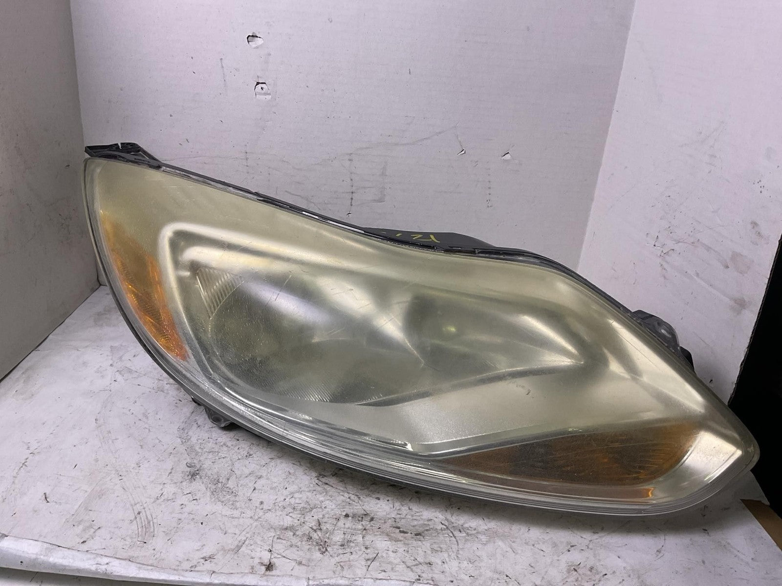 Headlamp Assembly FORD FOCUS Right 12 13 140